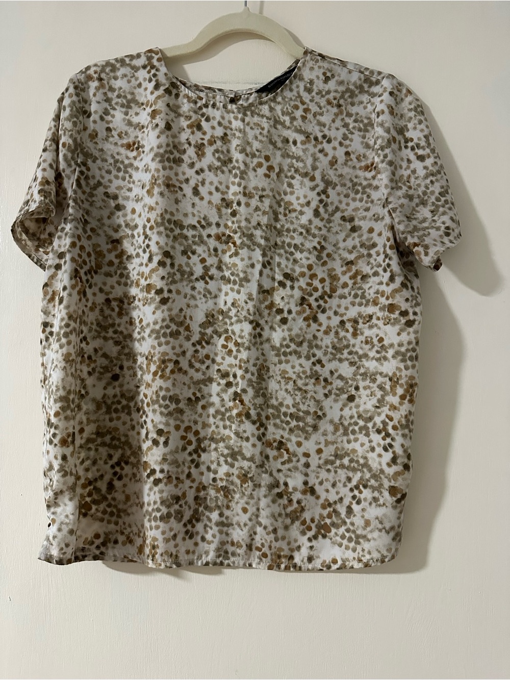 Banana Republic Short Sleeve Top with Beige Spot Print